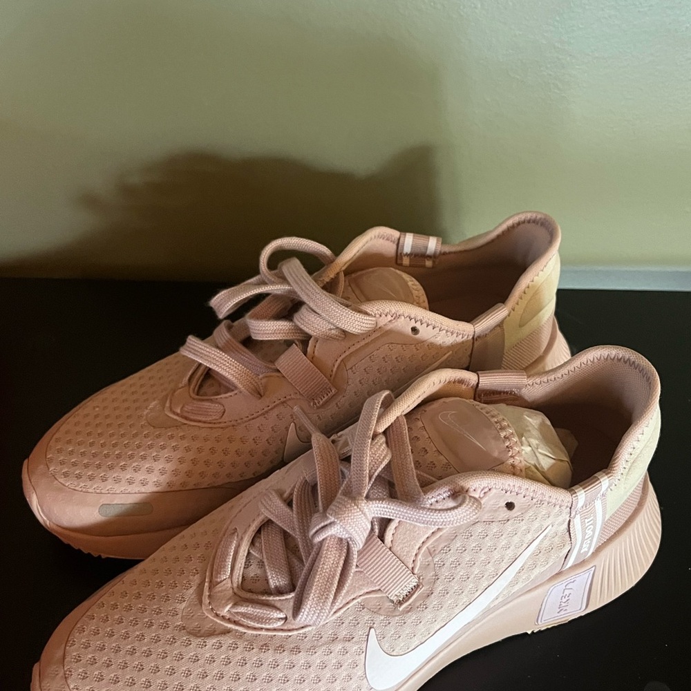 Nike Reposto Running Shoe - 
Stone Mauve (Women's) Size 8 - Picture 4 of 4